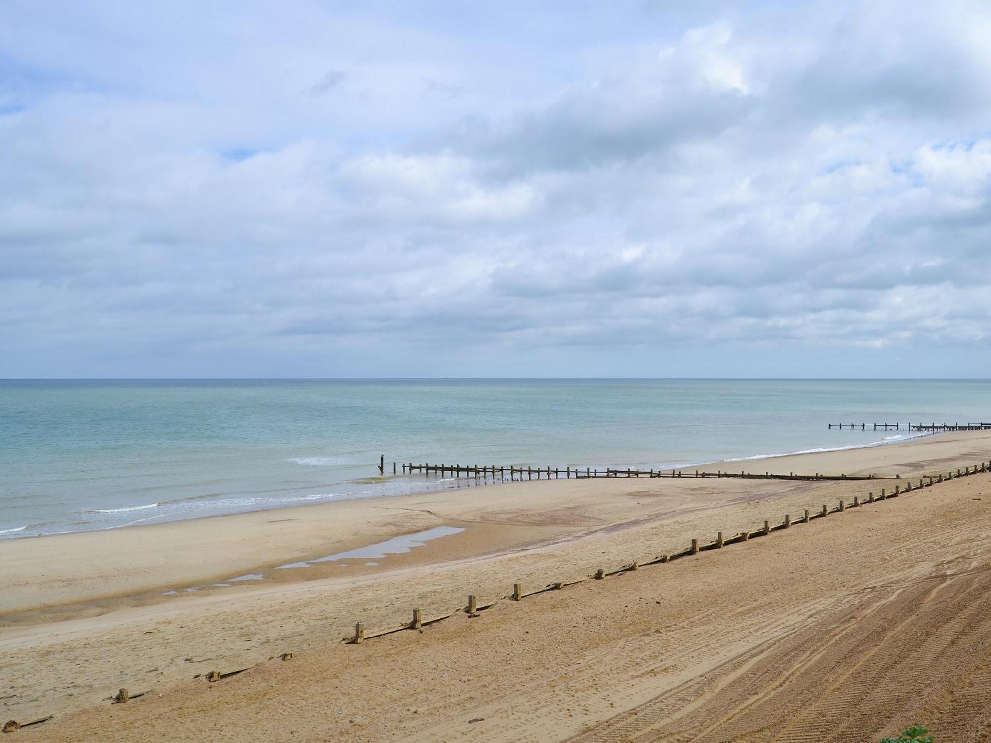 Rosemarys Sea View Villa Bacton  Екстериор снимка